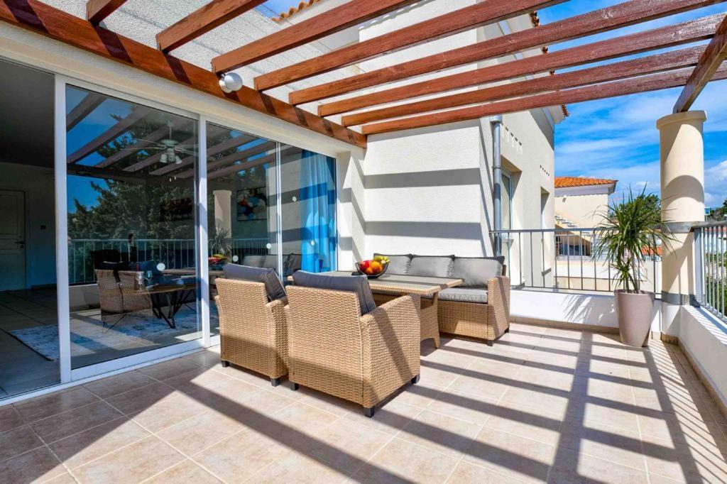 Penthouse Carina Apartman Paphos Kültér fotó